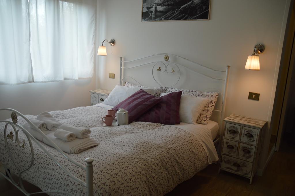 B&B In Villa Чивитанова-Марке Экстерьер фото