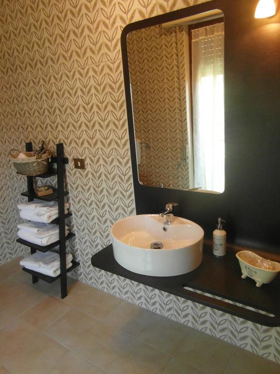 B&B In Villa Чивитанова-Марке Экстерьер фото
